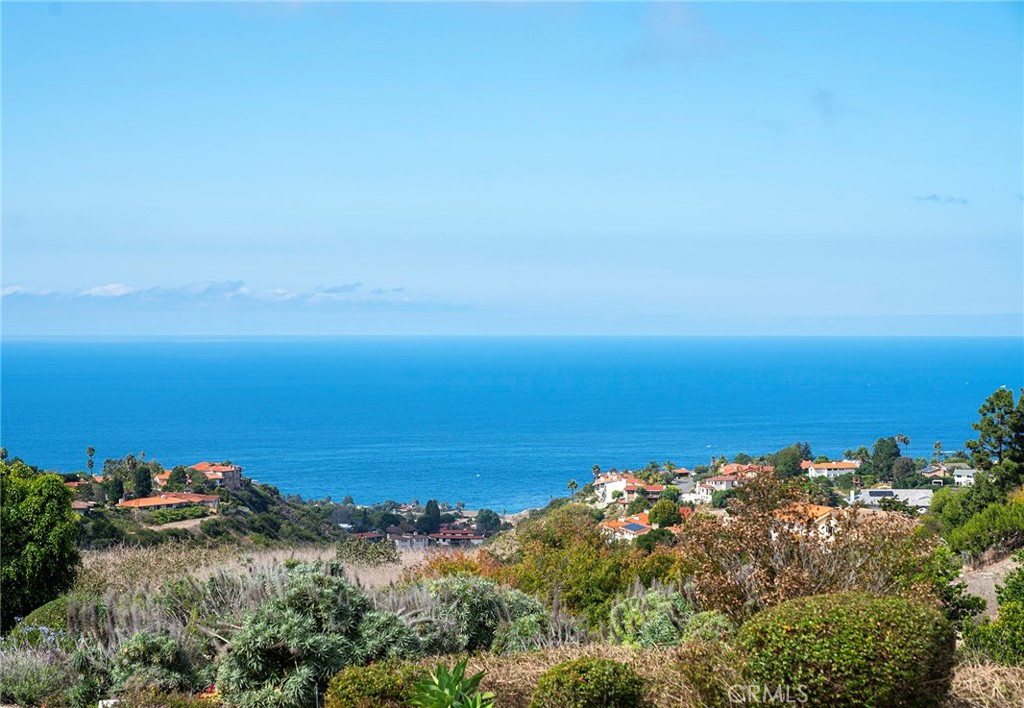 https://media.crmls.org/medias/326d8ebb-9cd9-4820-8a38-73a49cf23a64.jpg?preset=X-Large