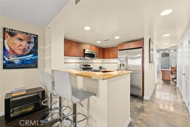 Detail Gallery Image 13 of 42 For 125 N Raymond Ave #413,  Pasadena,  CA 91103 - 3 Beds | 2/1 Baths