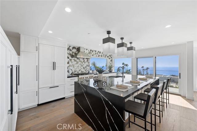 Detail Gallery Image 7 of 53 For 723 Balboa Ave, Laguna Beach,  CA 92651 - 4 Beds | 4/1 Baths