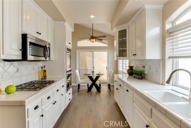 Detail Gallery Image 21 of 34 For 2113 Mathews Ave #B,  Redondo Beach,  CA 90278 - 3 Beds | 2/1 Baths