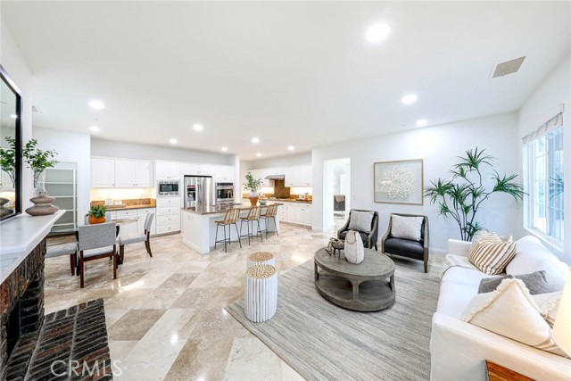 22 Via Paquete, San Clemente CA: https://media.crmls.org/medias/326fac9f-f6ee-4226-8f98-170aa999f0ef.jpg