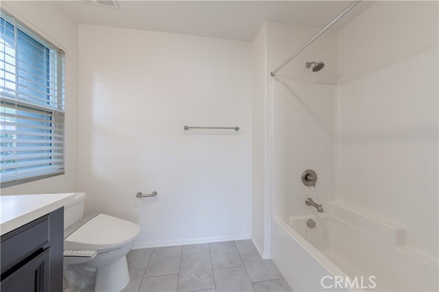 12438 Amesbury Circle, Whittier CA: https://media.crmls.org/medias/326feb46-ff4b-476a-af02-519dd605d838.jpg