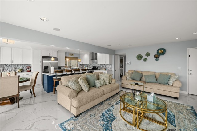 Detail Gallery Image 12 of 32 For 805 Ocean Ave #4,  Seal Beach,  CA 90740 - 3 Beds | 2 Baths