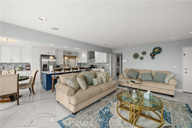 Detail Gallery Image 12 of 32 For 805 Ocean Ave #4,  Seal Beach,  CA 90740 - 3 Beds | 2 Baths