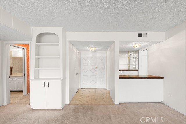 5330 Lindley Avenue, Encino CA: https://media.crmls.org/medias/327070f5-a93e-403a-863f-c7a9fba76a80.jpg