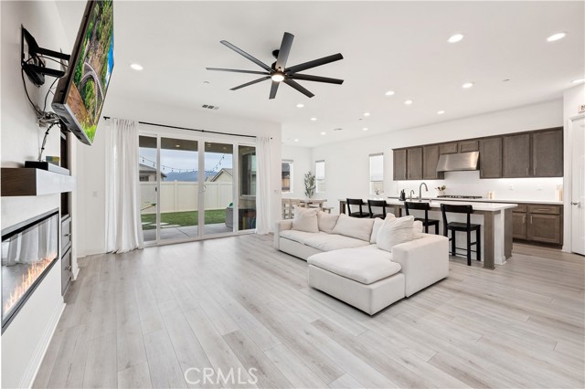 Detail Gallery Image 8 of 39 For 39481 Chamise, Temecula,  CA 92591 - 4 Beds | 3 Baths