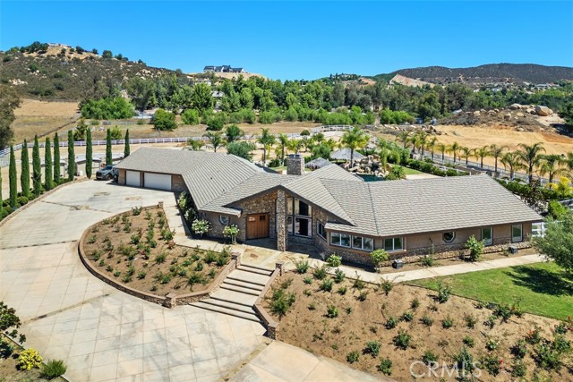 37789 Avenida La Cresta, Murrieta CA: https://media.crmls.org/medias/32710e05-ce96-4d03-a541-a38b2924a709.jpg