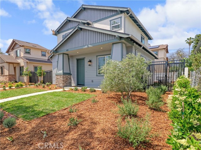 615 E Walnut Avenue, Monrovia CA: https://media.crmls.org/medias/3271ef6c-dce0-42c4-8be6-e3373d5acf74.jpg