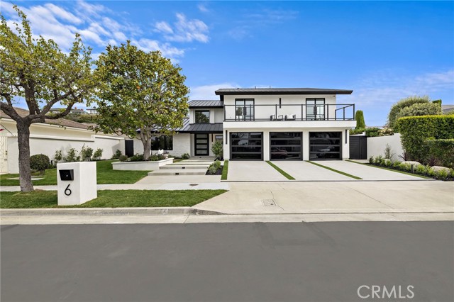 Detail Gallery Image 4 of 44 For 6 Monterey Cir, Corona Del Mar,  CA 92625 - 6 Beds | 4 Baths