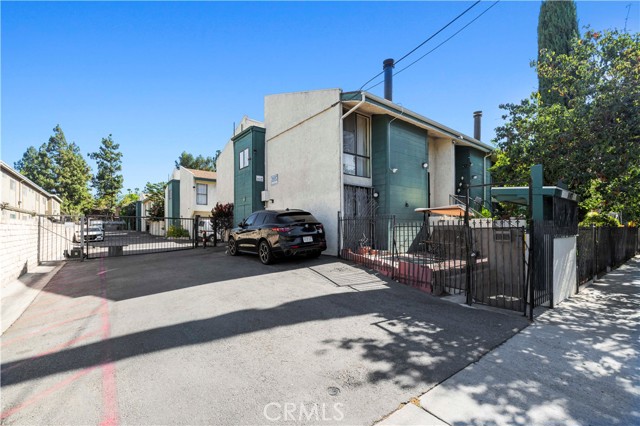 11107 Arminta Street, Sun Valley CA: https://media.crmls.org/medias/327314bd-1f97-4e1f-8b99-6fa53f151782.jpg