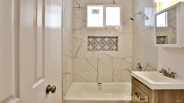 Detail Gallery Image 9 of 35 For 1877 S Cloverdale Ave, Los Angeles,  CA 90019 - – Beds | – Baths