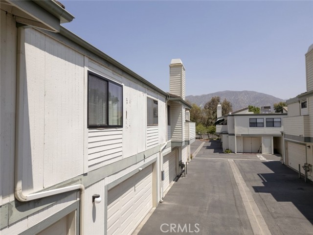 Detail Gallery Image 34 of 40 For 10504 Sunland Bld #5,  Sunland,  CA 91040 - 2 Beds | 1/1 Baths