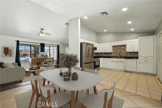Detail Gallery Image 6 of 26 For 13036 Petaluma Rd, Victorville,  CA 92392 - 3 Beds | 2 Baths