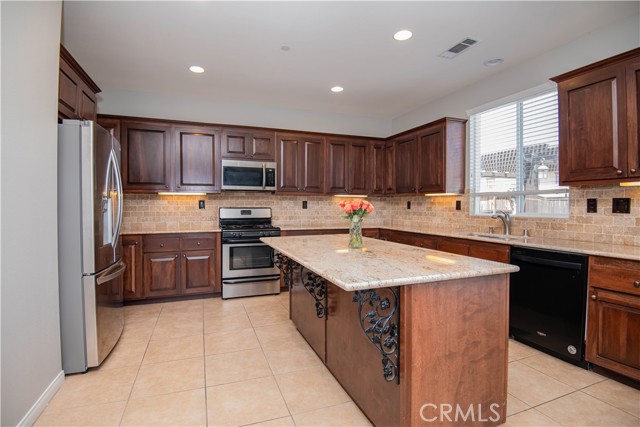 12934 Pearblossom Street, Hesperia CA: https://media.crmls.org/medias/327543bd-32c6-4f2c-a3bf-61836a0df8d4.jpg
