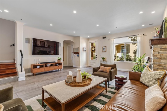 308 5th Street, Huntington Beach CA: https://media.crmls.org/medias/3275be89-533e-49d2-8fe0-7887a1e44fc0.jpg