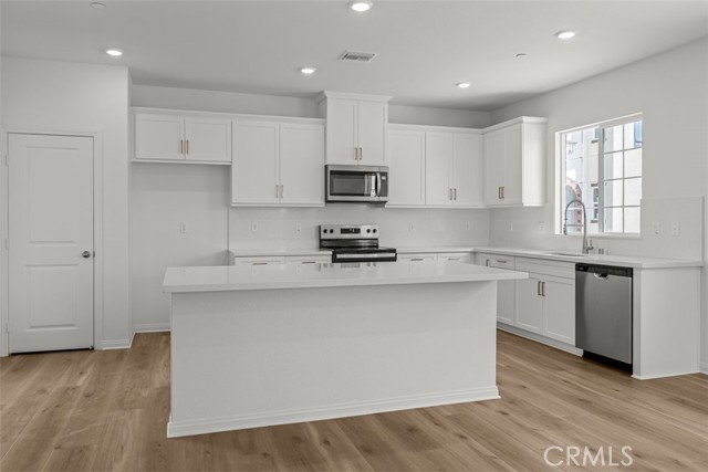 16031 Cochise Court, Chino CA: https://media.crmls.org/medias/3276c0d3-b589-4e04-a52e-cf71a8371a73.jpg