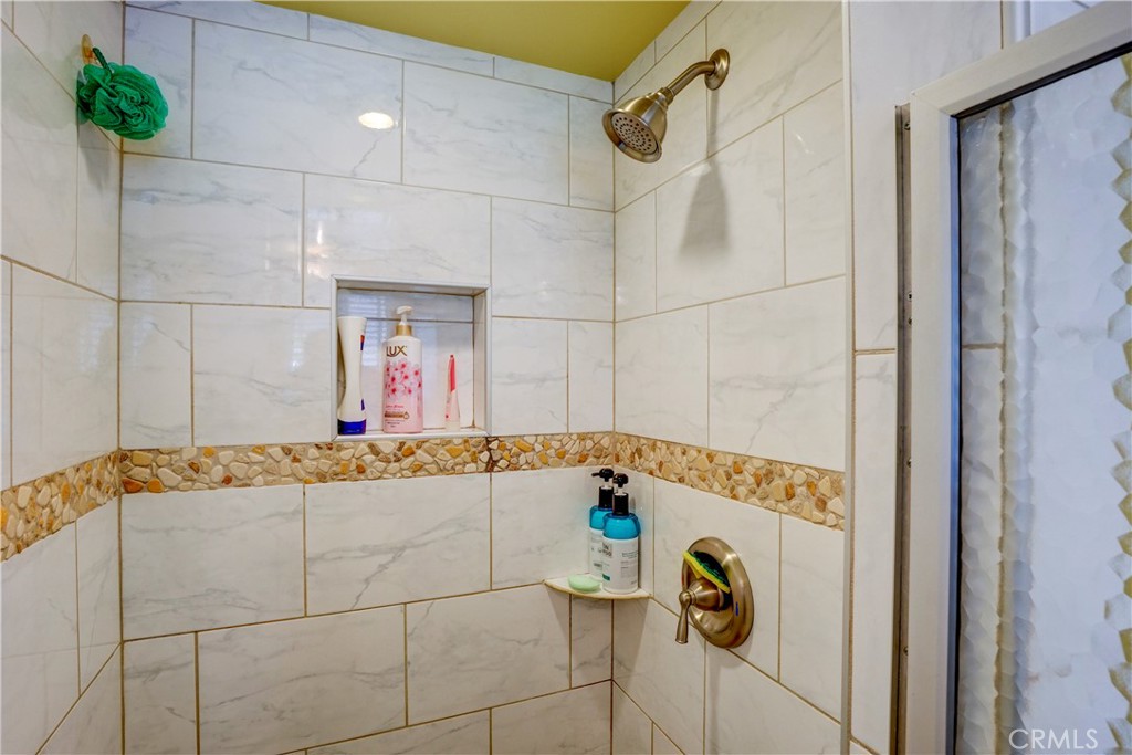 https://media.crmls.org/medias/3276d561-b193-4903-ba1d-454b4e498668.jpg?preset=X-Large