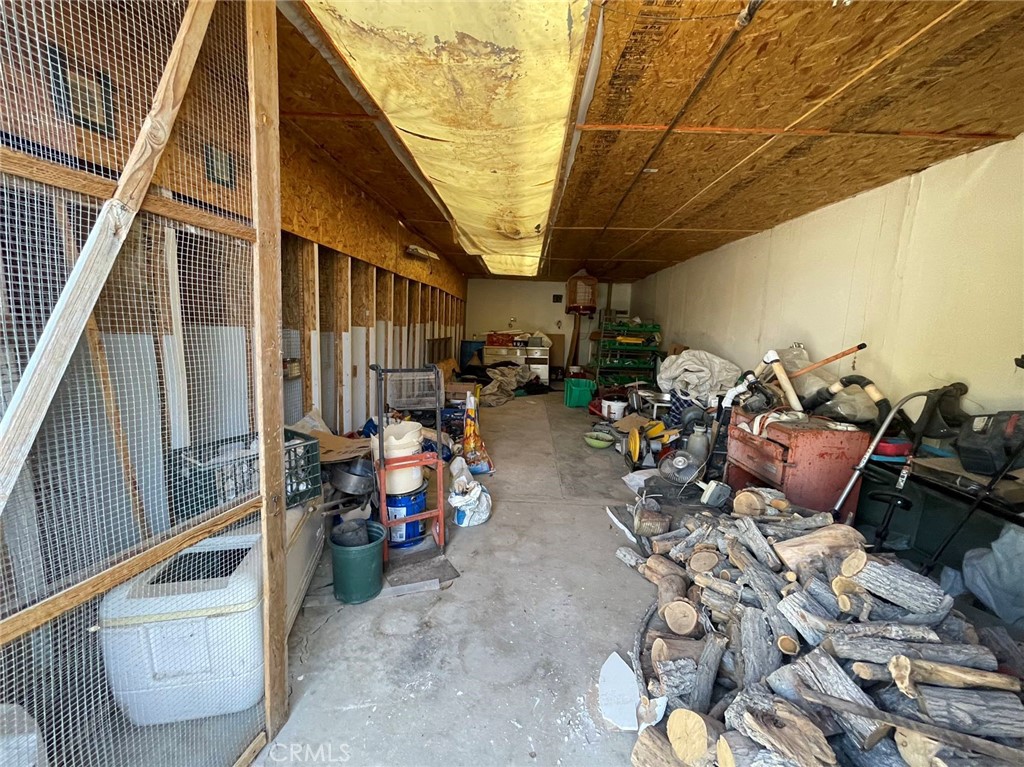 https://media.crmls.org/medias/3276e725-b09d-4fcc-93b4-2c6969be0095.jpg?preset=X-Large
