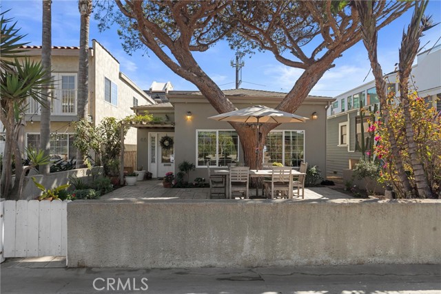 66 16th Street, Hermosa Beach, California 90254, 4 Bedrooms Bedrooms, ,2 BathroomsBathrooms,Residential,Sold,16th Street,SB25047715