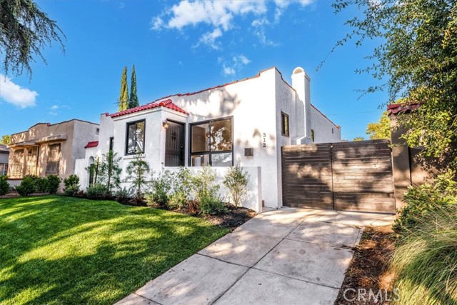 312 N Bronson Avenue, Los Angeles CA: https://media.crmls.org/medias/3277678a-38e1-4273-b59f-fe7f4dff7216.jpg
