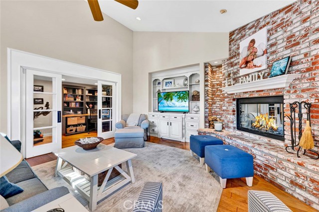 Image 17 of 60 For 20012 Mural Circle