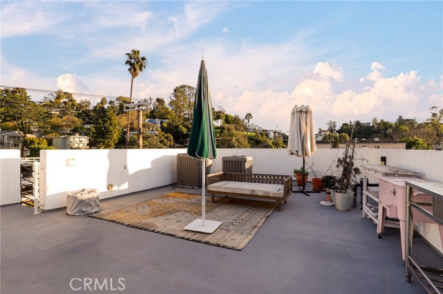 Detail Gallery Image 41 of 46 For 2400 Glendale Ct, Los Angeles,  CA 90039 - 3 Beds | 3 Baths