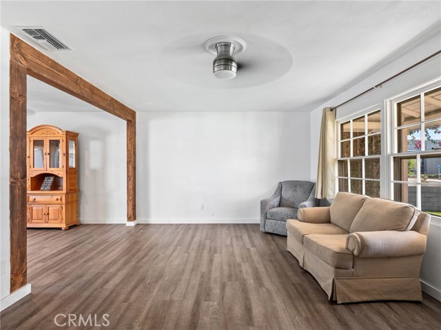 Detail Gallery Image 4 of 27 For 360 W San Bernardino, Rialto,  CA 92376 - 3 Beds | 2 Baths