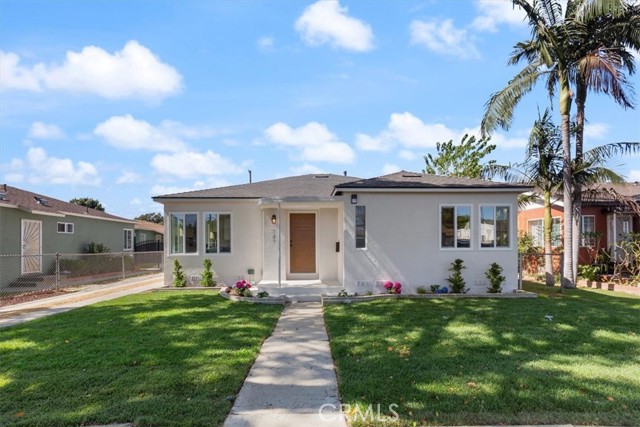 147 E 67th Way, Long Beach CA: https://media.crmls.org/medias/32795097-1ef1-4ee2-b209-6d70f1a633f9.jpg