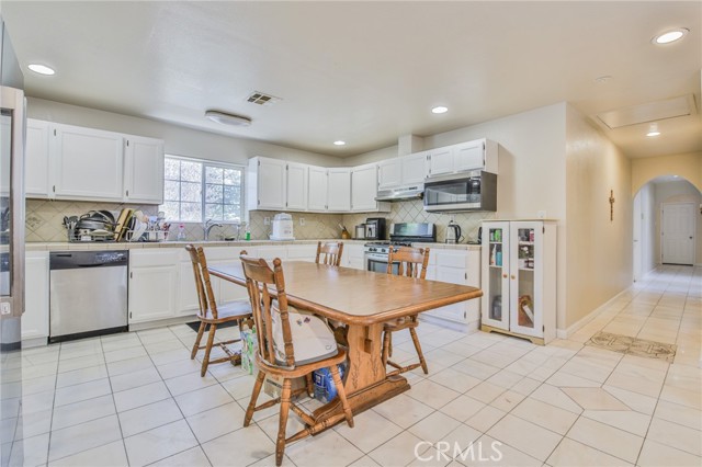 Detail Gallery Image 9 of 49 For 1709 E Luray, Long Beach,  CA 90807 - 5 Beds | 5 Baths