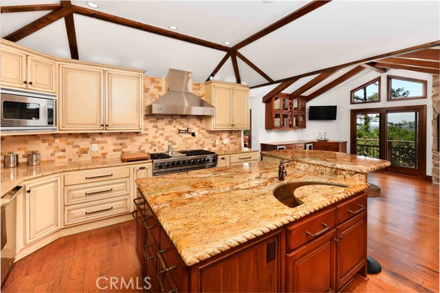 4117 Vanetta Place, Studio City CA: https://media.crmls.org/medias/327acab2-9d47-4a32-9f4f-4bc08f251534.jpg