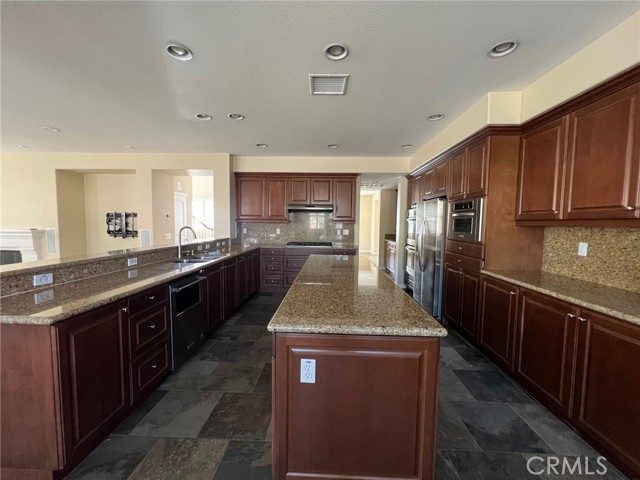14538 Eagle River Road, Eastvale CA: https://media.crmls.org/medias/327bd613-5f3b-425a-9b9c-b950782cefd6.jpg