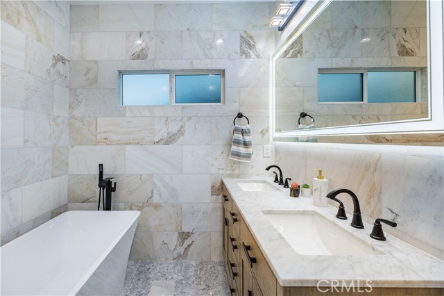 Detail Gallery Image 50 of 74 For 3627 S Van Ness Ave, Los Angeles,  CA 90018 - 4 Beds | 2 Baths