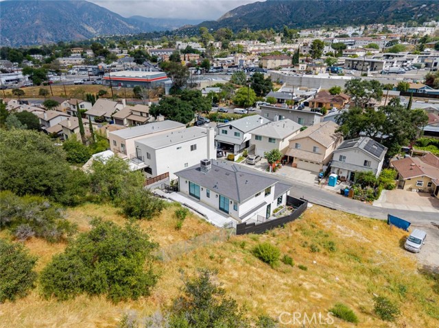 7416 Valaho Lane, Tujunga CA: https://media.crmls.org/medias/327c200f-e0c0-402e-bab6-b03a4bdcc5dc.jpg