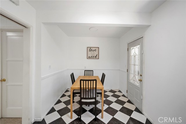 Detail Gallery Image 9 of 30 For 6820 Encino Ave, Van Nuys,  CA 91406 - 3 Beds | 2 Baths