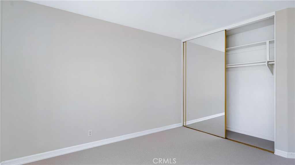 https://media.crmls.org/medias/327d7959-666a-45de-b7e9-5b1906955577.jpg?preset=X-Large