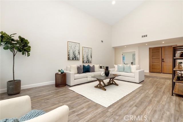 17822 Aberdeen Lane, Villa Park CA: https://media.crmls.org/medias/327ec041-af9c-4043-8f27-2bef3688db86.jpg