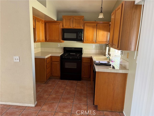 Detail Gallery Image 4 of 28 For 22322 Hillshore Ct, Wildomar,  CA 92595 - 3 Beds | 2 Baths