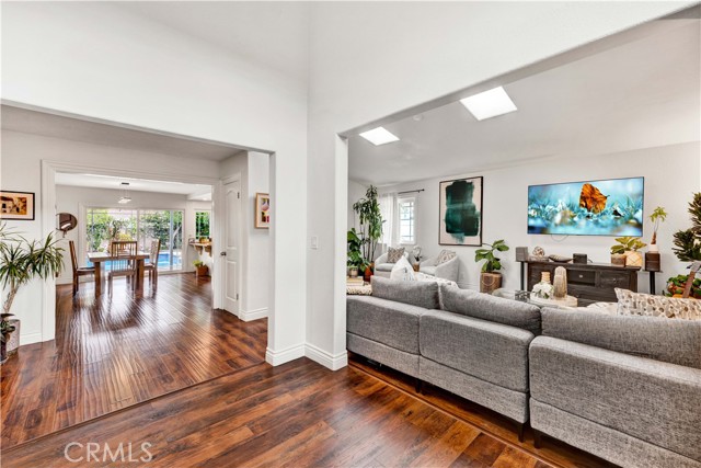 Detail Gallery Image 9 of 56 For 17830 Winterberry St, Fountain Valley,  CA 92708 - 5 Beds | 3 Baths