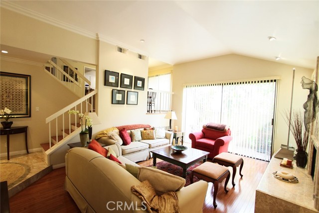 Detail Gallery Image 6 of 21 For 21820 Marylee St #225,  Woodland Hills,  CA 91367 - 3 Beds | 2/1 Baths