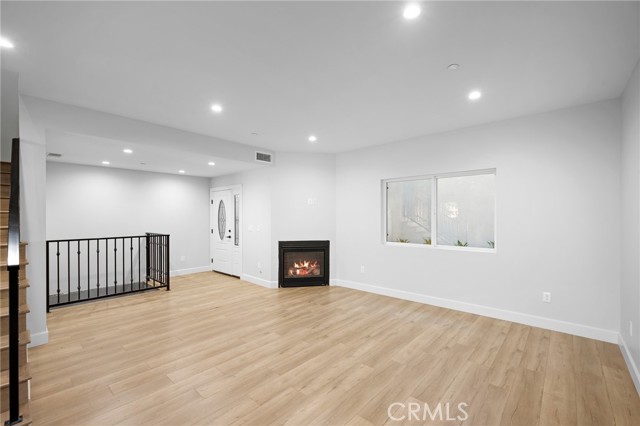 Detail Gallery Image 7 of 38 For 357 Harvey Dr #102,  Glendale,  CA 91206 - 3 Beds | 2/1 Baths