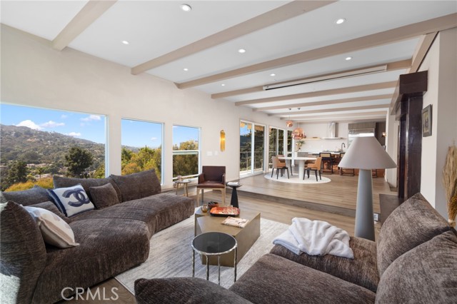 3233 Tareco Drive, Los Angeles CA: https://media.crmls.org/medias/3281f701-d3ea-4275-b854-b7743adf5238.jpg