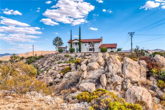 Detail Gallery Image 3 of 75 For 6107 Mandarin Rd, Yucca Valley,  CA 92284 - 3 Beds | 3/1 Baths