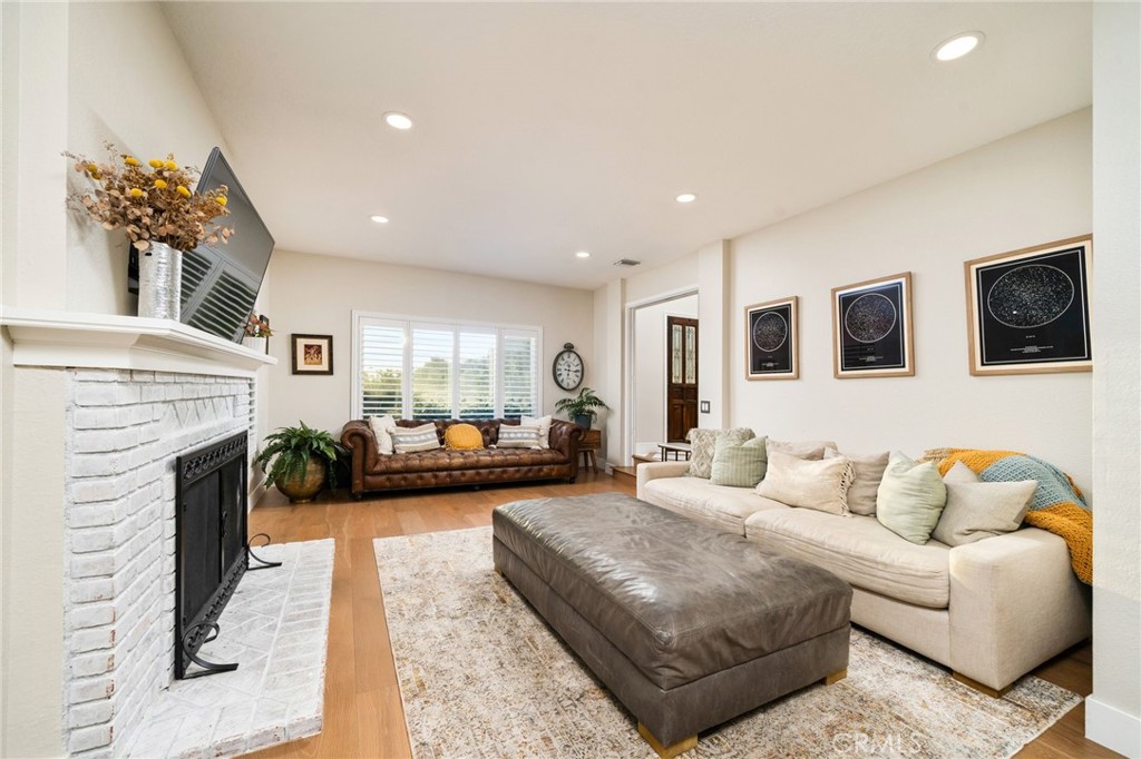 MLS #CV25270180 image #8