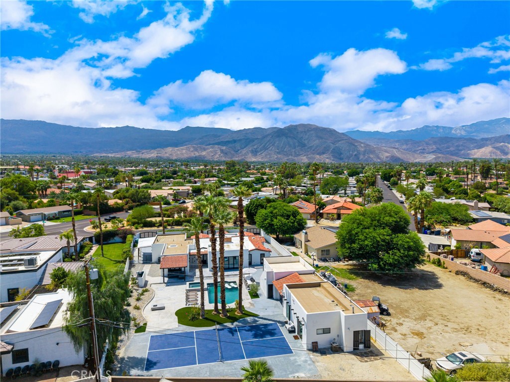 https://media.crmls.org/medias/3283f2c5-69a5-4f97-98f6-75c0d9080244.jpg?preset=X-Large
