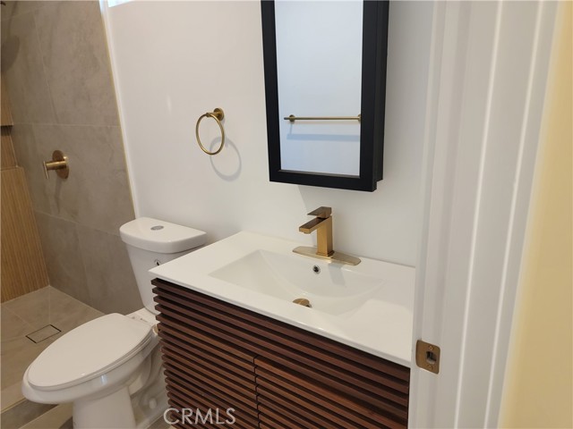 Detail Gallery Image 11 of 12 For 18723 Bassett St, Reseda,  CA 91335 - 1 Beds | 1 Baths