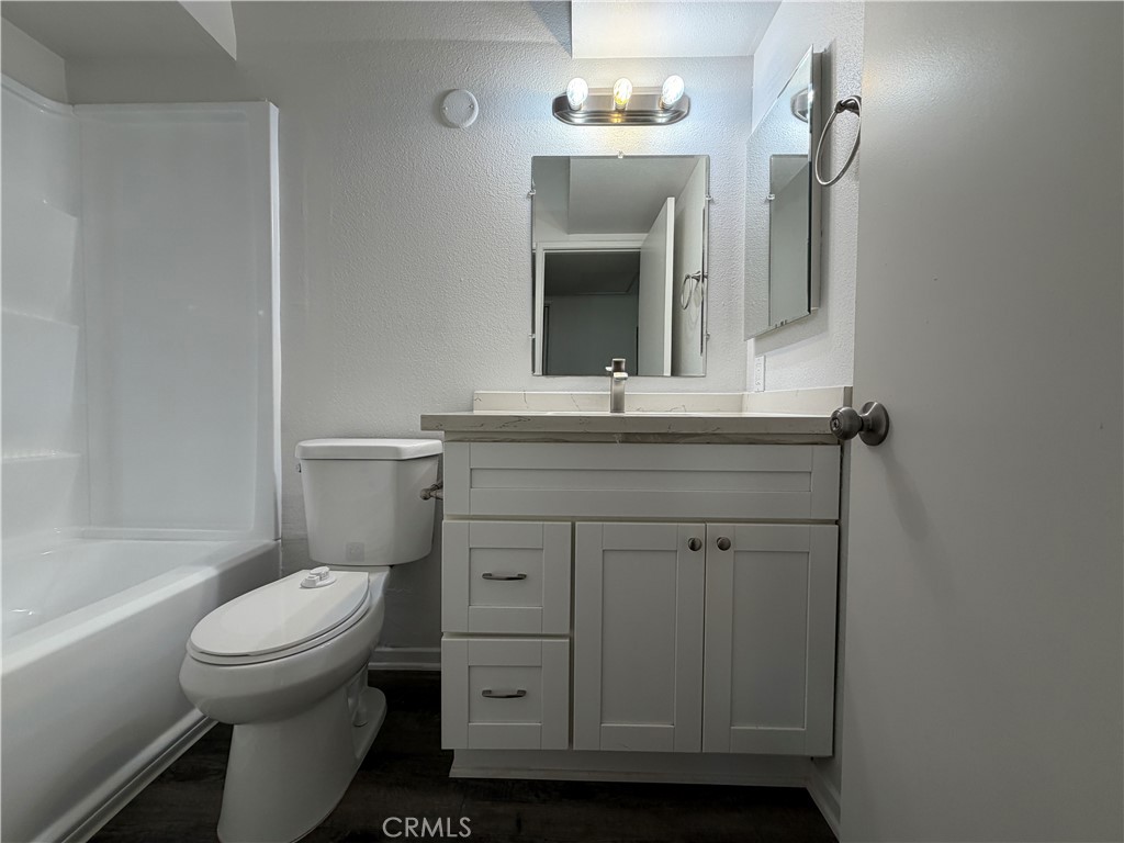 https://media.crmls.org/medias/32859d31-3792-4979-aa5d-41597d914db3.jpg?preset=X-Large