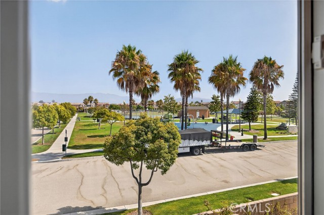 3459 N Oxnard Boulevard, Oxnard CA: https://media.crmls.org/medias/3285d349-c379-44f0-8835-56036243101b.jpg