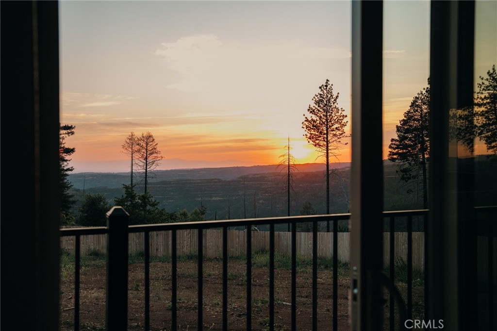 https://media.crmls.org/medias/32862e9c-4e03-418e-b134-407d83255a28.jpg?preset=X-Large