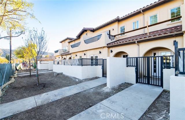 Detail Gallery Image 2 of 43 For 5518 E Los Angeles Ave #4,  Simi Valley,  CA 93063 - 3 Beds | 2/1 Baths