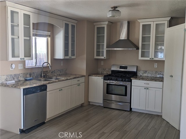 21325 Tono Road, Apple Valley CA: https://media.crmls.org/medias/32867167-dca8-443f-bc59-37b1135d3a4c.jpg